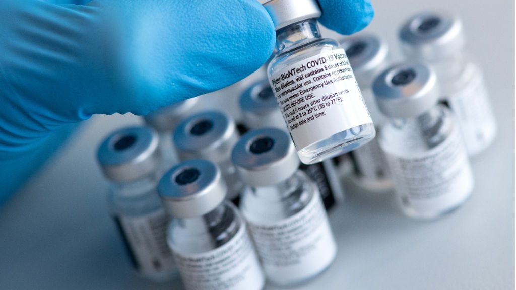 Las cuentas de Pfizer: espera ingresar más de 12.000 millones de euros este año con la vacuna de la covid-19 Las cuentas de Pfizer: espera ingresar más de 12.000 millones de euros este año con la vacuna de la covid-19