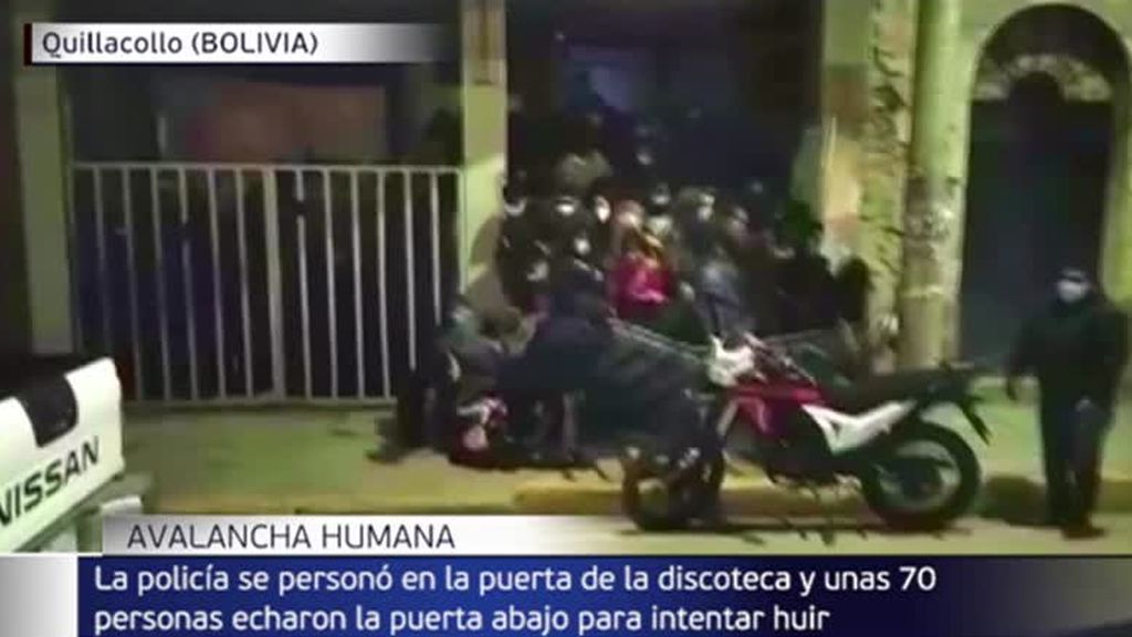 Una fiesta ilegal que casi acaba en tragedia: avalancha de gente en Bolivia intentando escapar de una discoteca