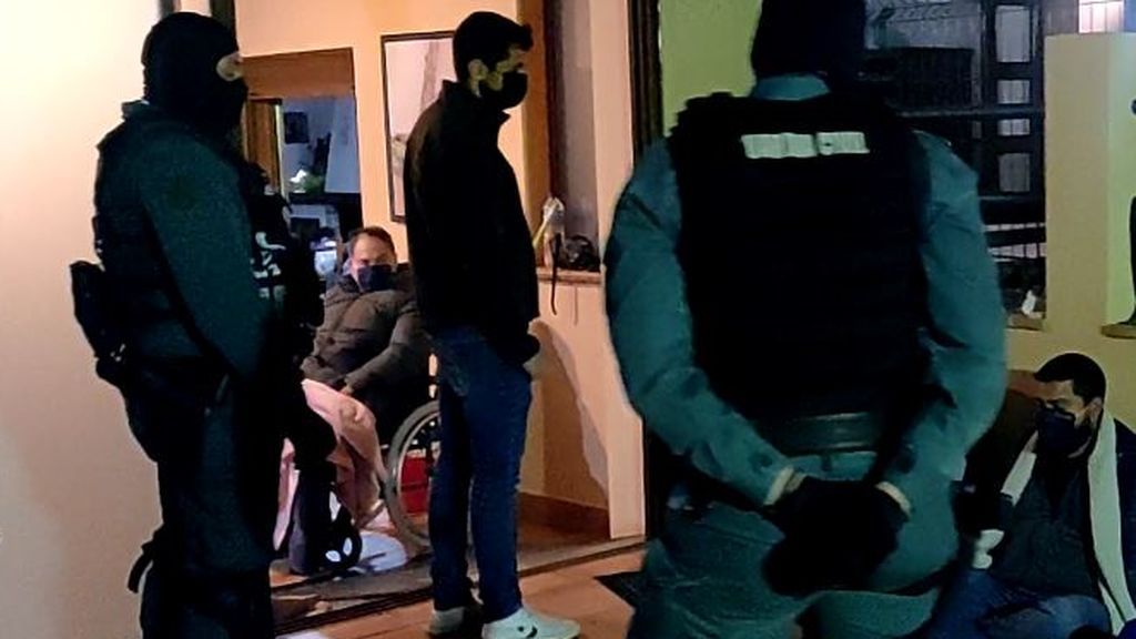 Ana María, la estafadora que lleva 20 años arruinando a familias haciéndose pasar por nieta de Franco o hija ilegítima del rey emérito Ana María, la estafadora que lleva 20 años arruinando a familias haciéndose pasar por nieta de Franco o hija ilegítima del rey emérito