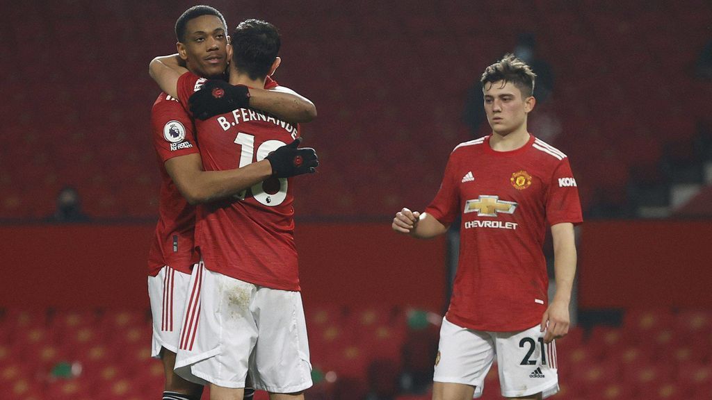 Los jugadores del United celebran uno de los goles.
