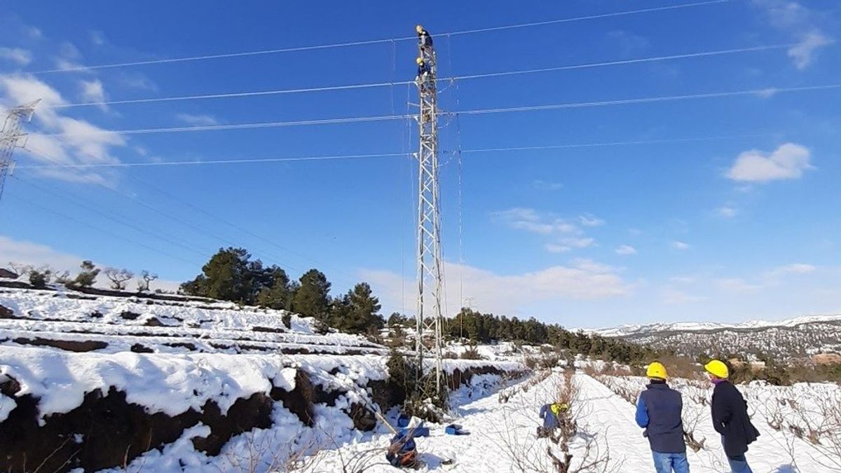 Competencia no encuentra irregularidades en la subida de la luz de enero: "Fue la tormenta perfecta" Competencia no encuentra irregularidades en la subida de la luz de enero: "Fue la tormenta perfecta"