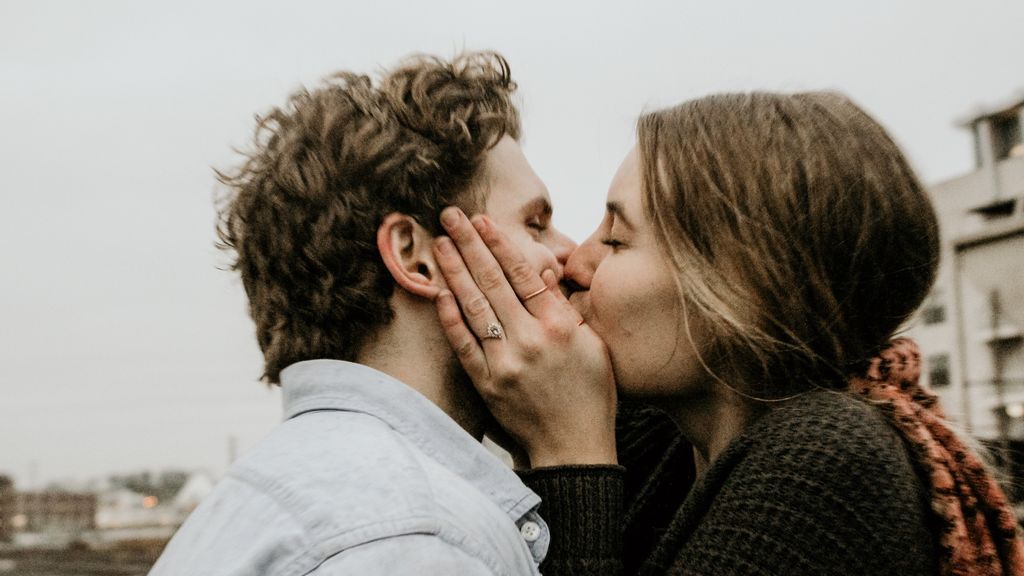 El primer beso cuenta mucho: una investigación muestra cómo afecta a nuestra personalidad