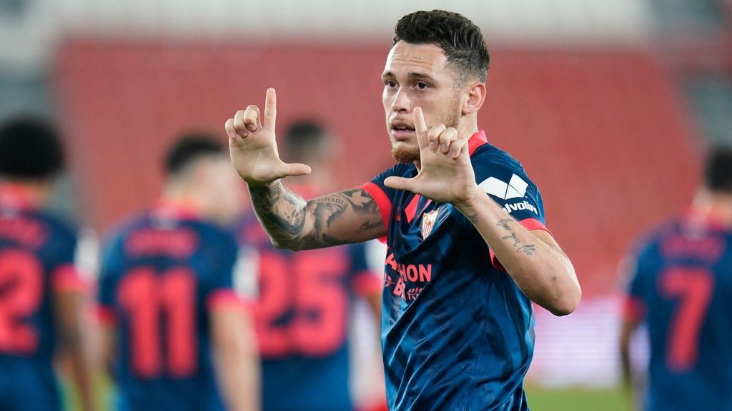 Ocampos anotó de cabeza ante el Almería.