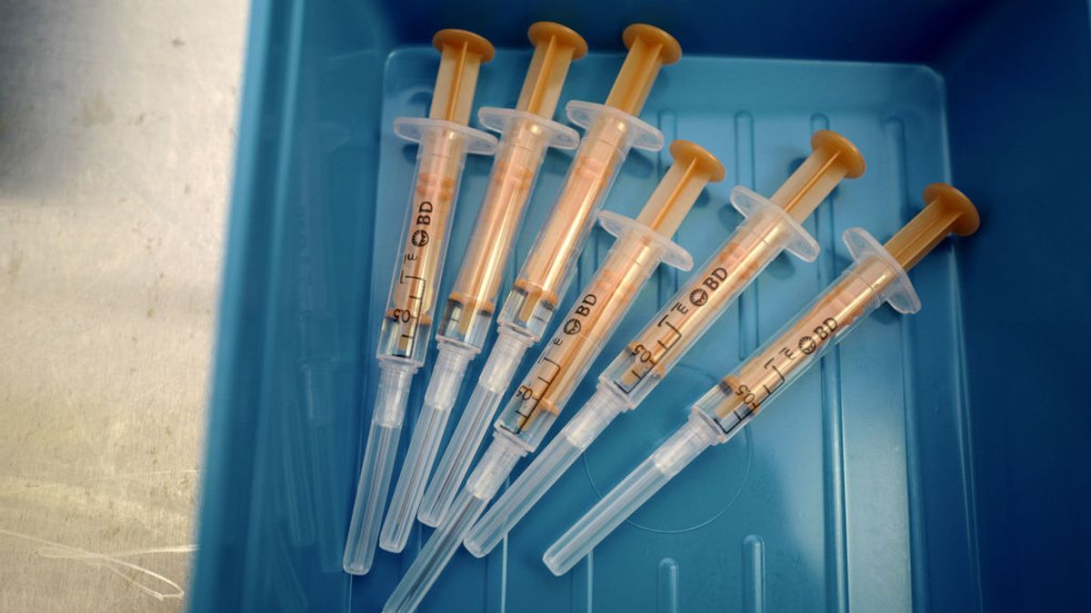 La vacuna de Oxford y AstraZeneca reduce un 67% los contagios, según estudios preliminares