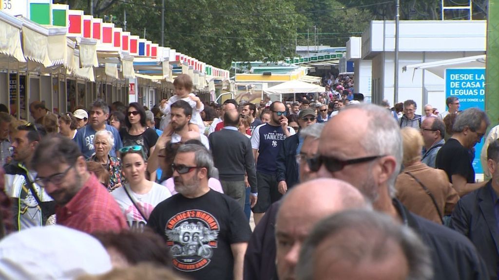EuropaPress_1640018_ventas_feria_libro_caen_lluvia EuropaPress_1640018_ventas_feria_libro_caen_lluvia