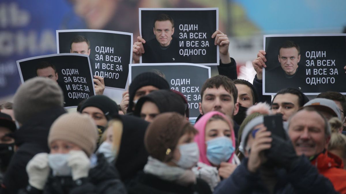 EE.UU. pide la liberación "inmediata" de Navalny y la UE califica la condena de "inaceptable"
