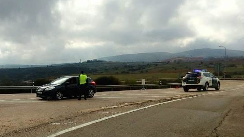 Dos detenidos por saltarse un control en Almazán: conducía un menor, sin carné y con un coche robado Dos detenidos por saltarse un control en Almazán: conducía un menor, sin carné y con un coche robado