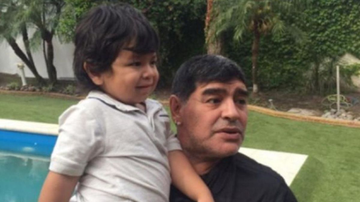 Dieguito, el hijo pequeño de Maradona, encontró droga en la casa en la que murió el argentino