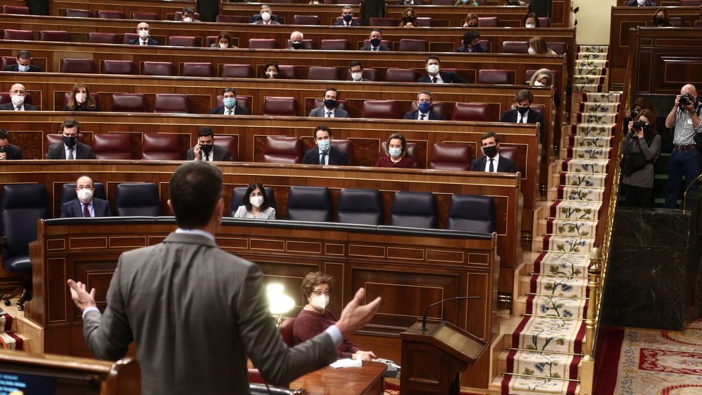 Bronca por el informe del Consejo de Estado sobre los fondos europeos: El PP acusa al Gobierno de "ocultarlo" y Moncloa dice que no es obligatorio Bronca por el informe del Consejo de Estado sobre los fondos europeos: El PP acusa al Gobierno de "ocultarlo" y Moncloa dice que no es obligatorio