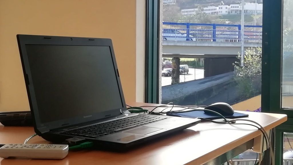 El viaducto de la autopista está a unos diez metros de la ventana.