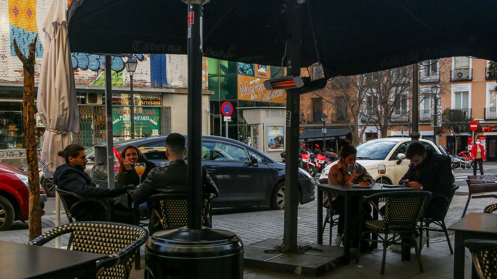El Govern amplía el horario en la restauración y el confinamiento será comarcal El Govern amplía el horario en la restauración y el confinamiento será comarcal