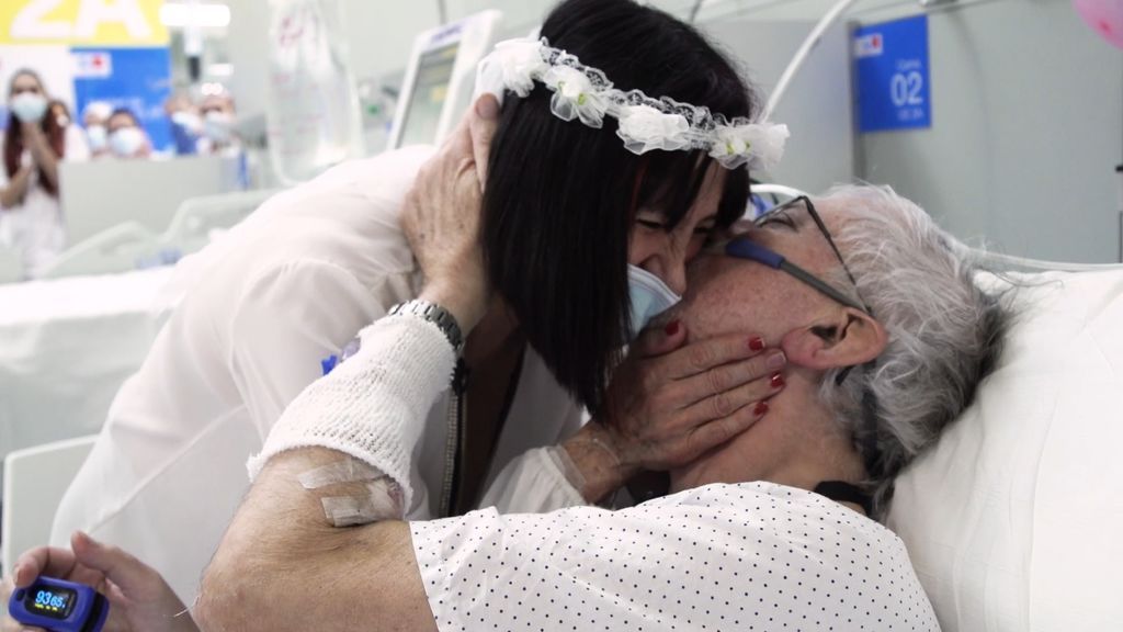 Boda en el hospital Zendal: una pareja ingresada por coronavirus se casa