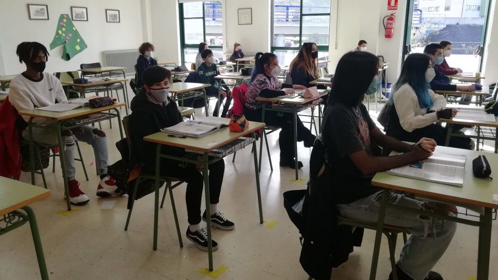 Alumnos del IES Chapela durante una clase.