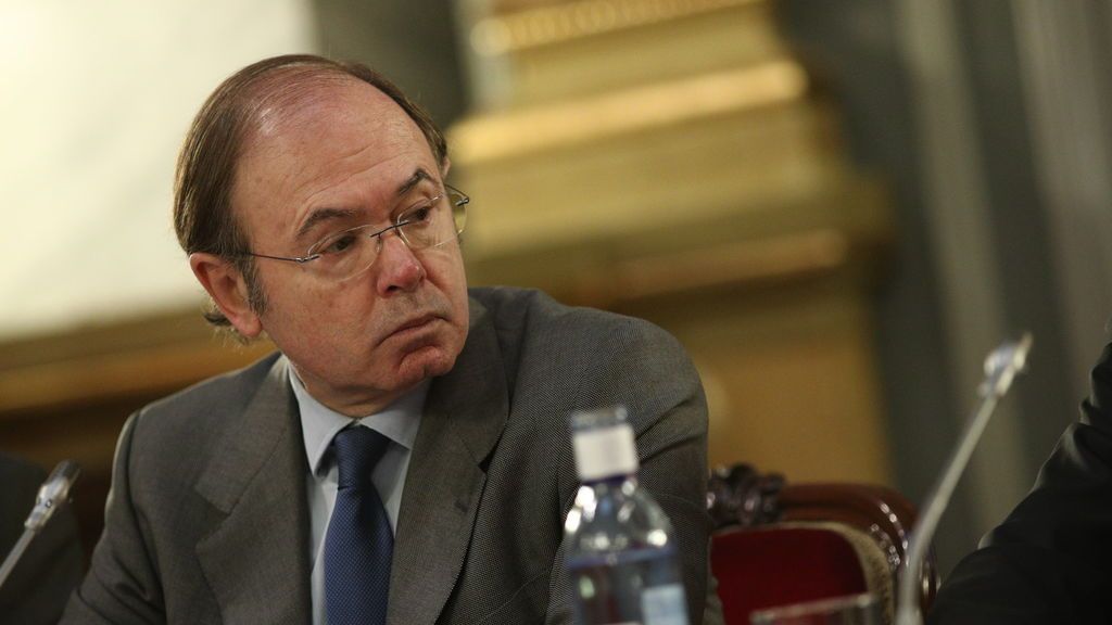 El Senado paga 33.000 euros al pintor Pedro de Oriol para retratar al expresidente Pio García-Escudero El Senado paga 33.000 euros al pintor Pedro de Oriol para retratar al expresidente Pio García-Escudero