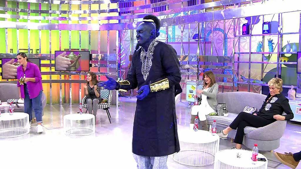 Kiko Matamoros imita a Agustín Pantoja siendo el genio de la lámpara de 'Sálvame'