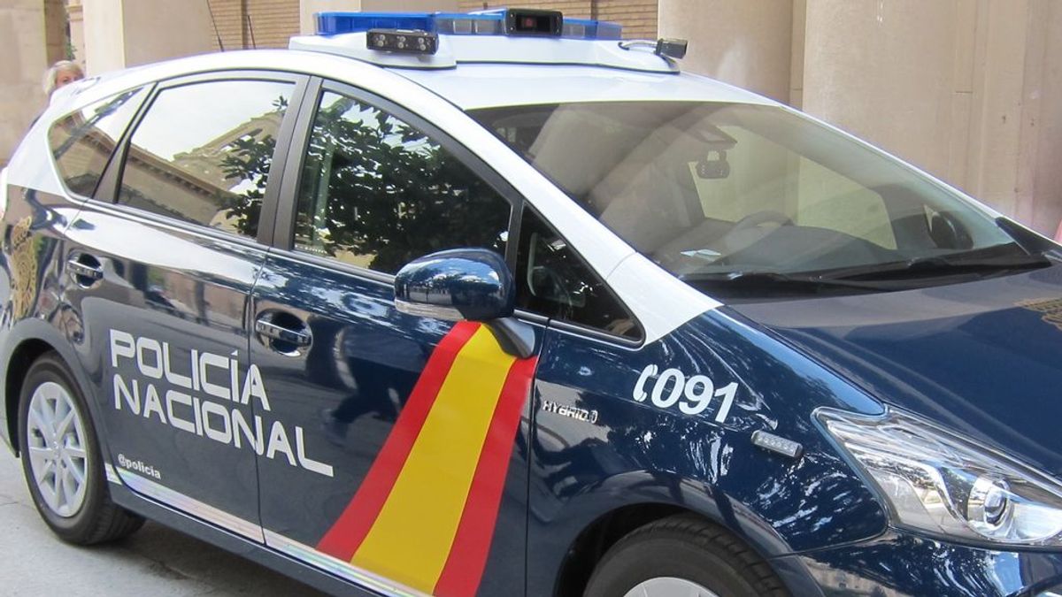 Policía Nacional salva in extremis la vida de una mujer que estaba siendo asfixiada por su marido Policía Nacional salva in extremis la vida de una mujer que estaba siendo asfixiada por su marido