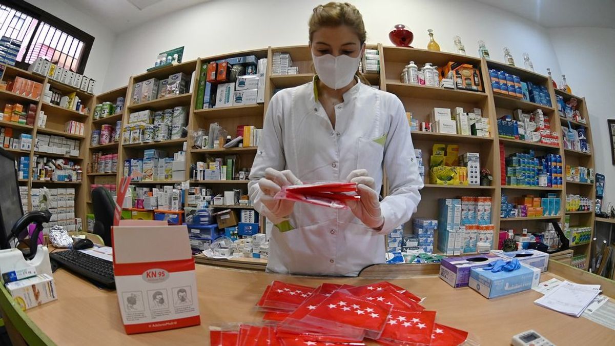 Madrid comienza la entrega gratuita de mascarillas FFP2 para mayores de 65 en farmacias