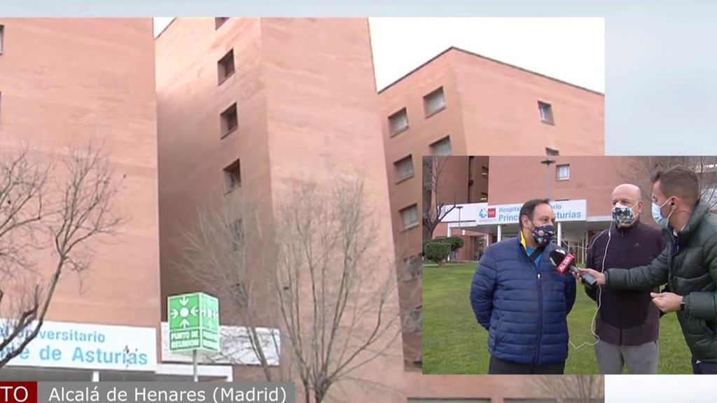 Familiares de pacientes del hospital de Alcalá de Henares