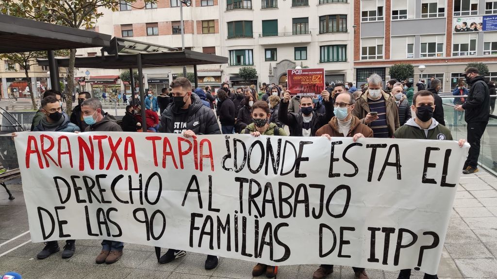 Concentración de los trabajadores despedidos de ITP Aero Casting este viernes.