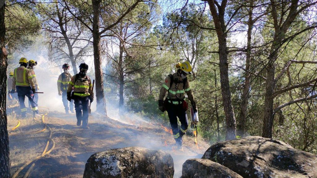 Cataluña vacunará a policías, bomberos y sanitarios de segunda línea la semana que viene Cataluña vacunará a policías, bomberos y sanitarios de segunda línea la semana que viene