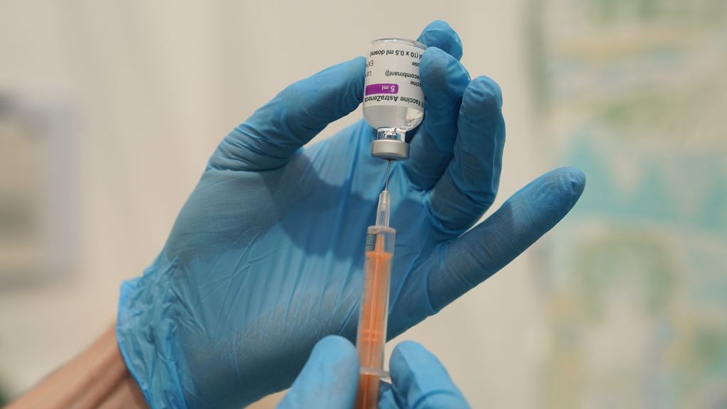 Un vial de la vacuna de AstraZeneca Un vial de la vacuna de AstraZeneca