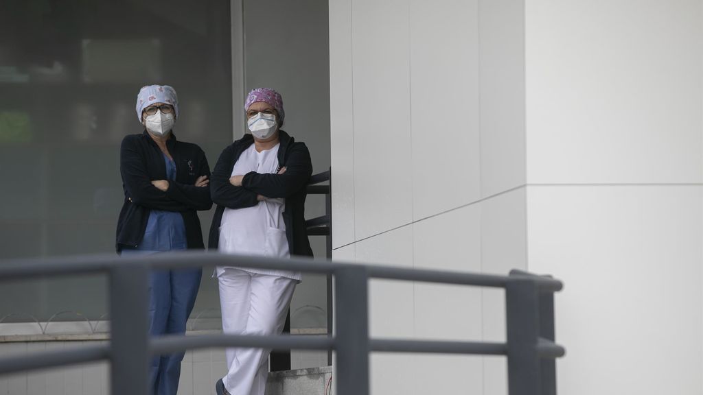 Siguen bajando los hospitalizados en Andalucía, pero se disparan los fallecidos e ingresos UCI Siguen bajando los hospitalizados en Andalucía, pero se disparan los fallecidos e ingresos UCI