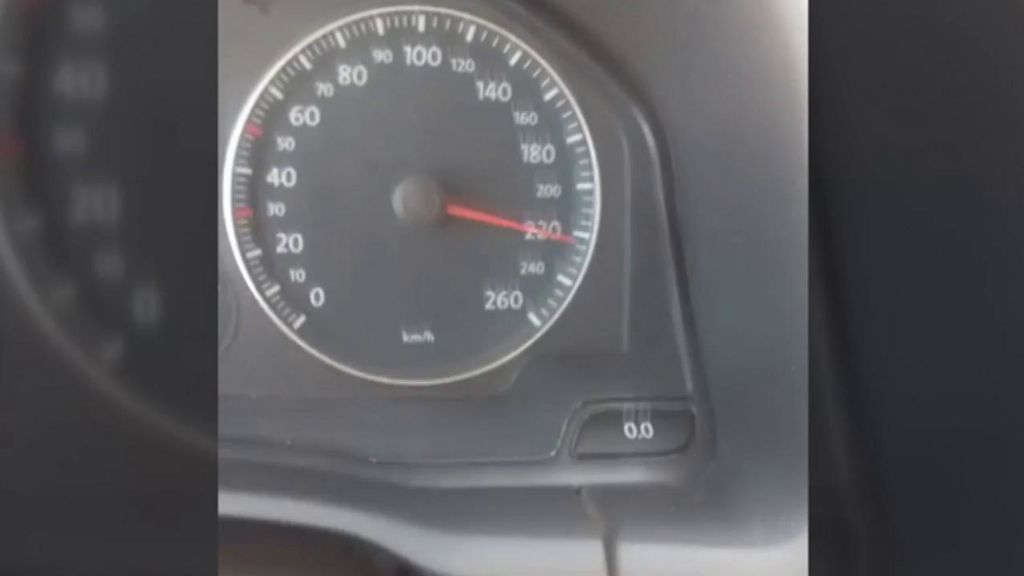 Un año y medio sin carné por conducir a 240 km/h por una carretera secundaria de Badajoz