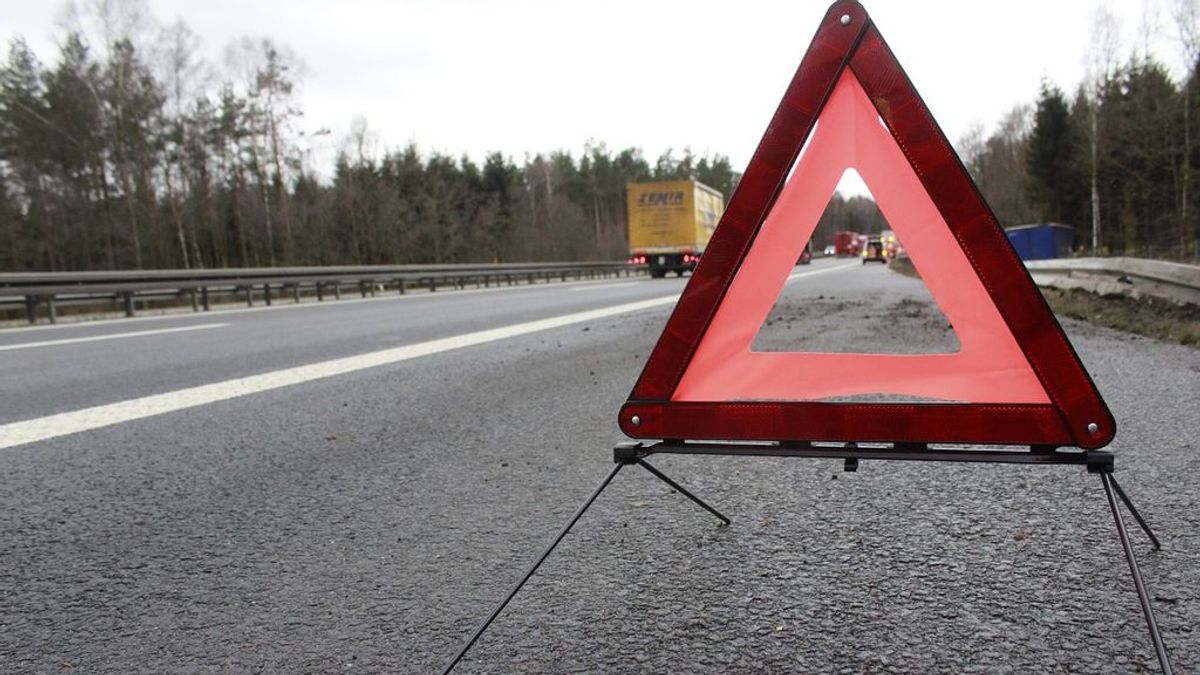 El triángulo rojo de emergencia se jubila: a partir de marzo se podrá usar la baliza que lo sustituye