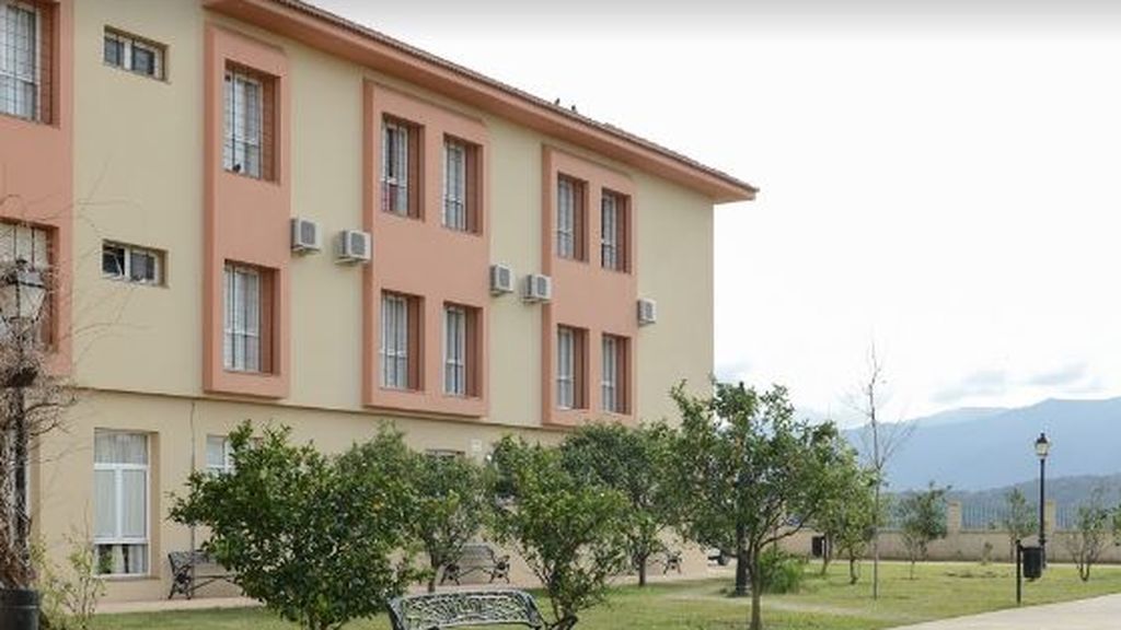 El brote en una residencia de Cádiz causa 46 muertes: "La Junta de Andalucía ha llegado tarde y mal" El brote en una residencia de Cádiz causa 46 muertes: "La Junta de Andalucía ha llegado tarde y mal"