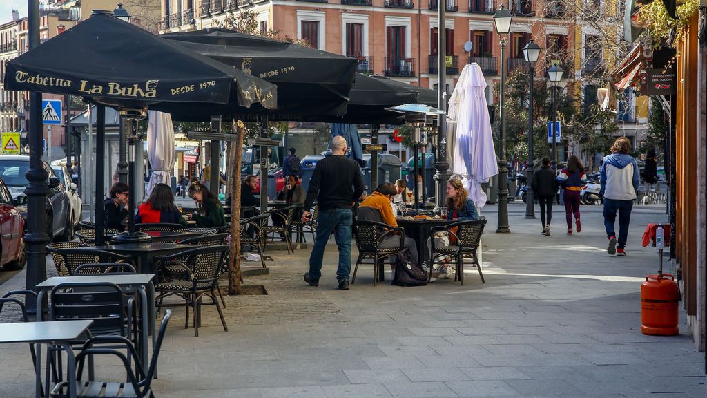 Las diferentes razones de Madrid y Cataluña para relajar las restricciones Las diferentes razones de Madrid y Cataluña para relajar las restricciones