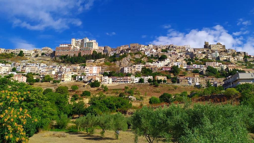 El ayuntamiento de un pueblo italiano vende casas a un euro y ofrece dinero para restaurarlas