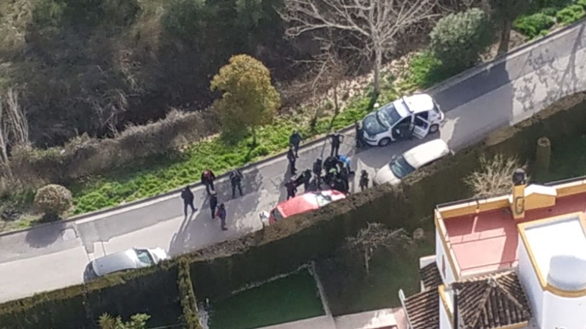 Una joven en estado crítico tras ser apuñalada en una oficina en Granada Una joven en estado crítico tras ser apuñalada en una oficina en Granada