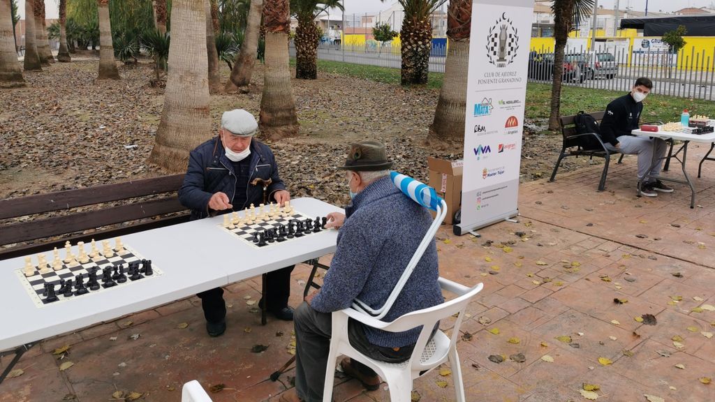Partida de ajedrez en Huétor Tájar