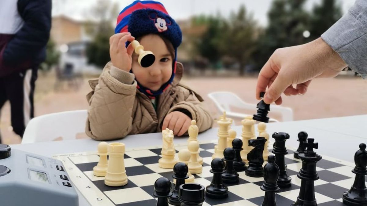 ‘UrbanChess’, la modalidad de ajedrez que combate el coronavirus en un pueblo de Granada ‘UrbanChess’, la modalidad de ajedrez que combate el coronavirus en un pueblo de Granada