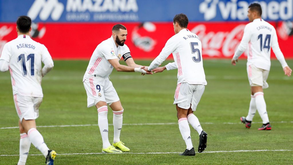 Varane evita el naufragio del Madrid ante el colista: victoria de los blancos ante el Huesca (1-2)
