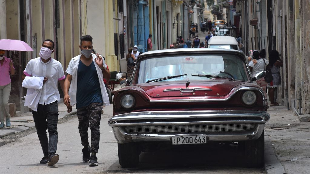 Cuba elimina la lista de trabajos permitidos en el sector privado Cuba elimina la lista de trabajos permitidos en el sector privado