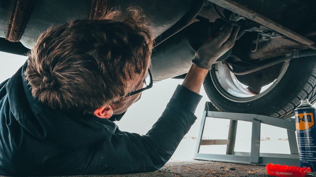 ¿Pierde mi coche la garantía si no lo llevo al taller oficial?