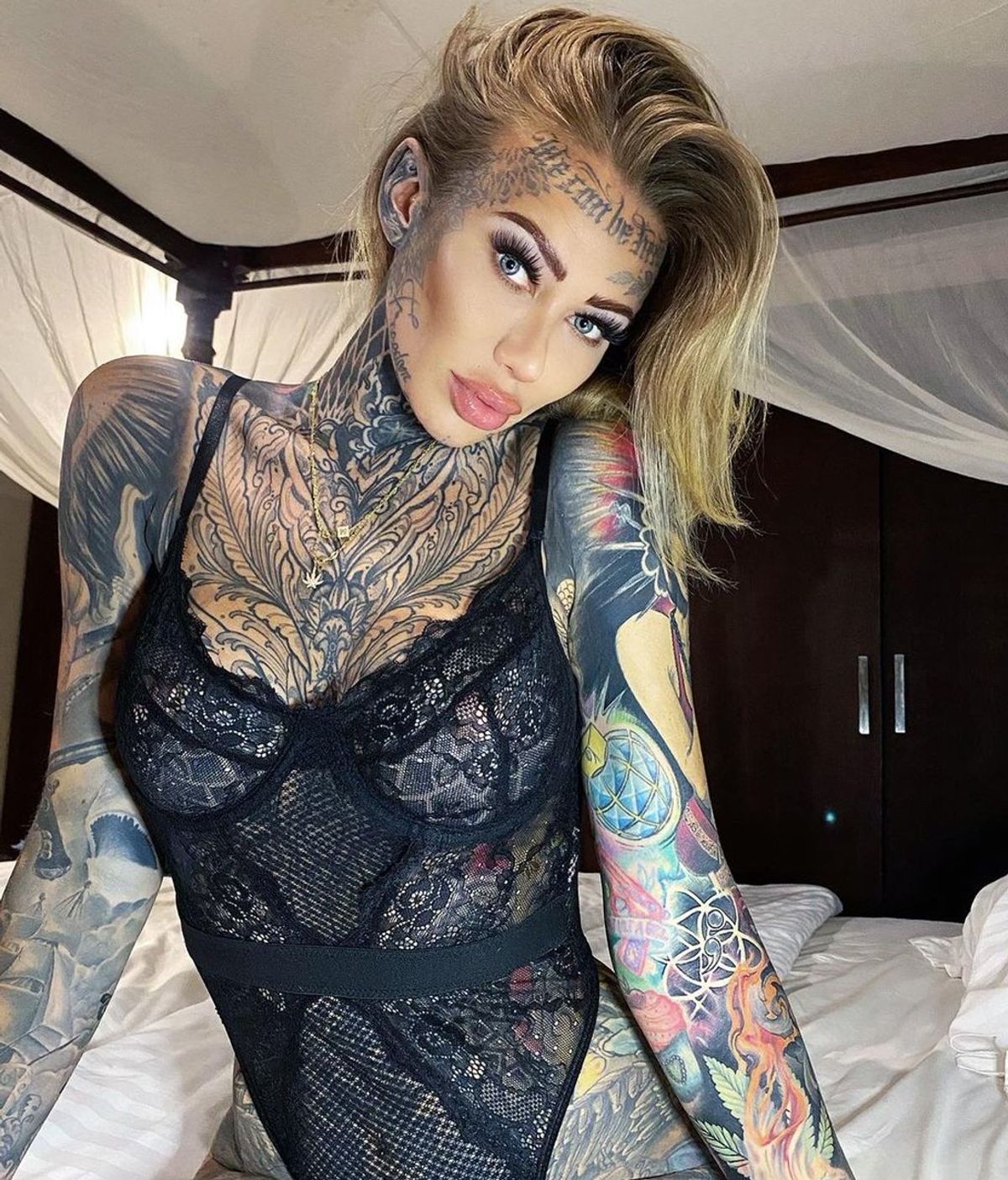Becky Holt, la mujer con más tatuajes de Reino Unido, muestra cómo luciría su cuerpo sin tinta