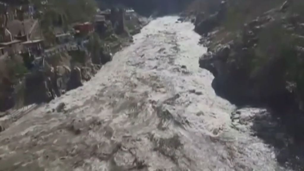 Se desprende un glaciar en el Himalaya y se lleva por delante a decenas de personas: confirman 9 muertos