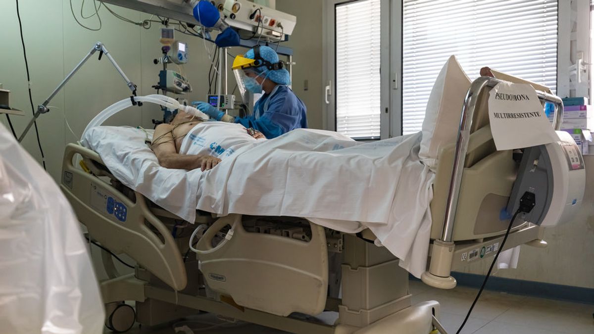 Un hombre de 69 años se pone amarillo tras contagiarse de covid: sufrió una extraña secuela de la enfermedad