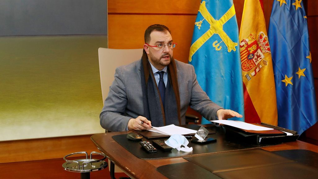 Atacan con huevos la vivienda del presidente de Asturias, Adrián Barbón Atacan con huevos la vivienda del presidente de Asturias, Adrián Barbón