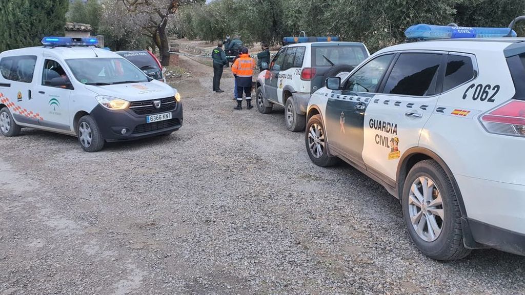 Desaparecido un hombre tras incendiarse y derrumbarse una nave en su cortijo de Granada Desaparecido un hombre tras incendiarse y derrumbarse una nave en su cortijo de Granada