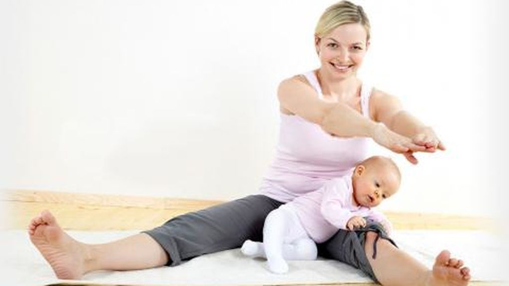 Uno de los deportes más recomendables tras el parto será el yoga.