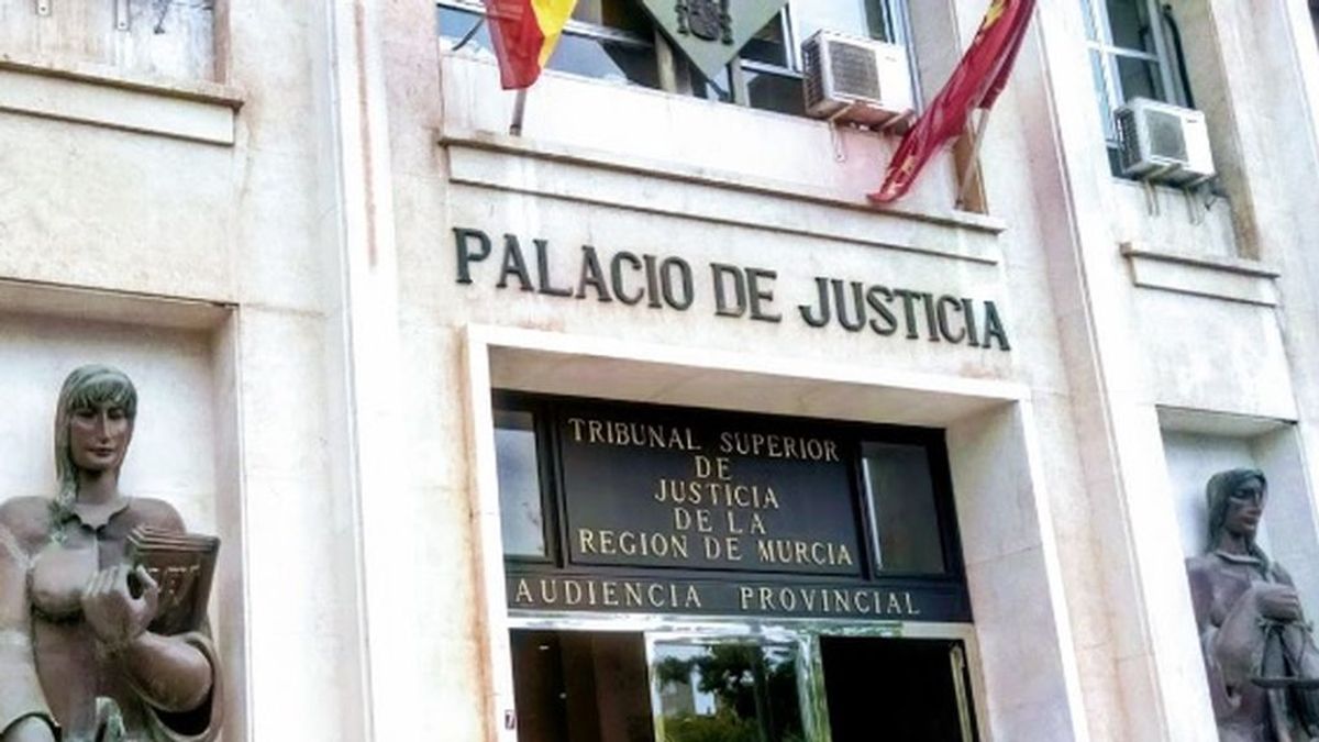 Condenado a 15 años por dejar embarazada a su hija tras un año de violaciones Condenado a 15 años por dejar embarazada a su hija tras un año de violaciones