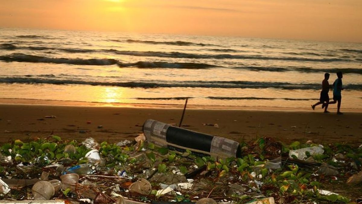 El turismo genera el 80% de la basura en las playas del Mediterráneo