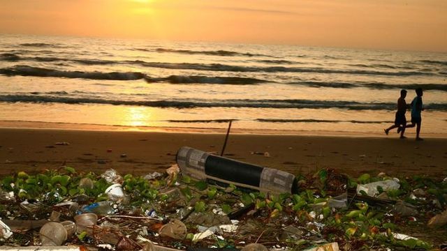 El turismo causa el 80% de basura en las playas mediterráneas ...