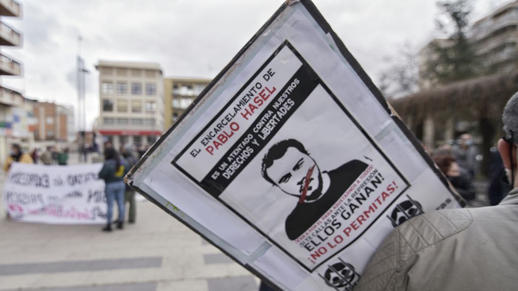 El Gobierno despenalizará "los excesos de la libertad de expresión" por los que irán a la cárcel a raperos como Hasel o Valtonyc El Gobierno despenalizará "los excesos de la libertad de expresión" por los que irán a la cárcel a raperos como Hasel o Valtonyc