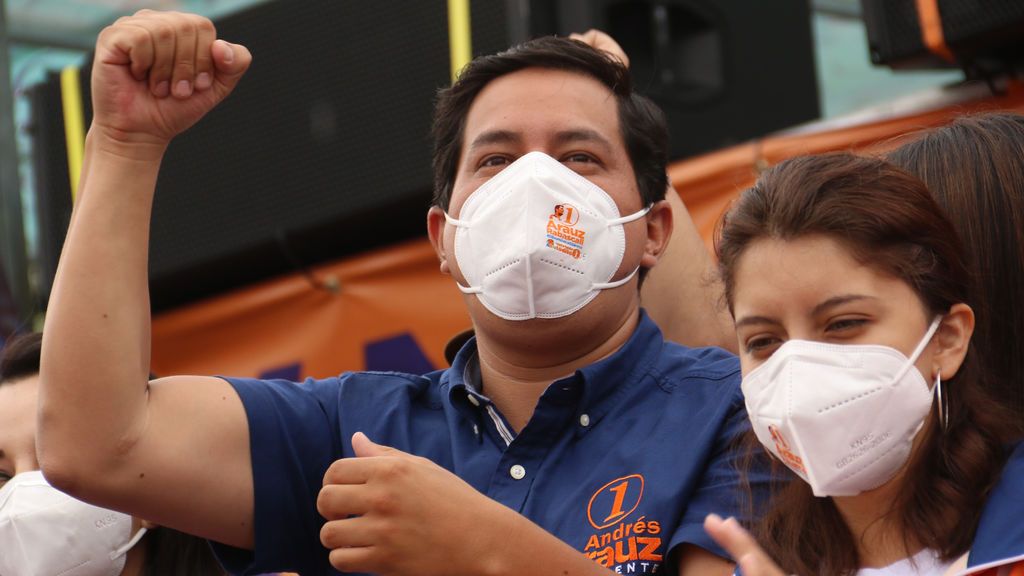 El correísta Arauz se impone en las elecciones de Ecuador pero tendrá que disputar la segunda vuelta El correísta Arauz se impone en las elecciones de Ecuador pero tendrá que disputar la segunda vuelta