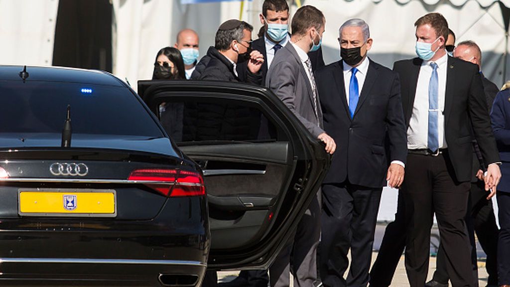 Netanyahu se sienta en el banquillo y se declara inocente de corrupción Netanyahu se sienta en el banquillo y se declara inocente de corrupción