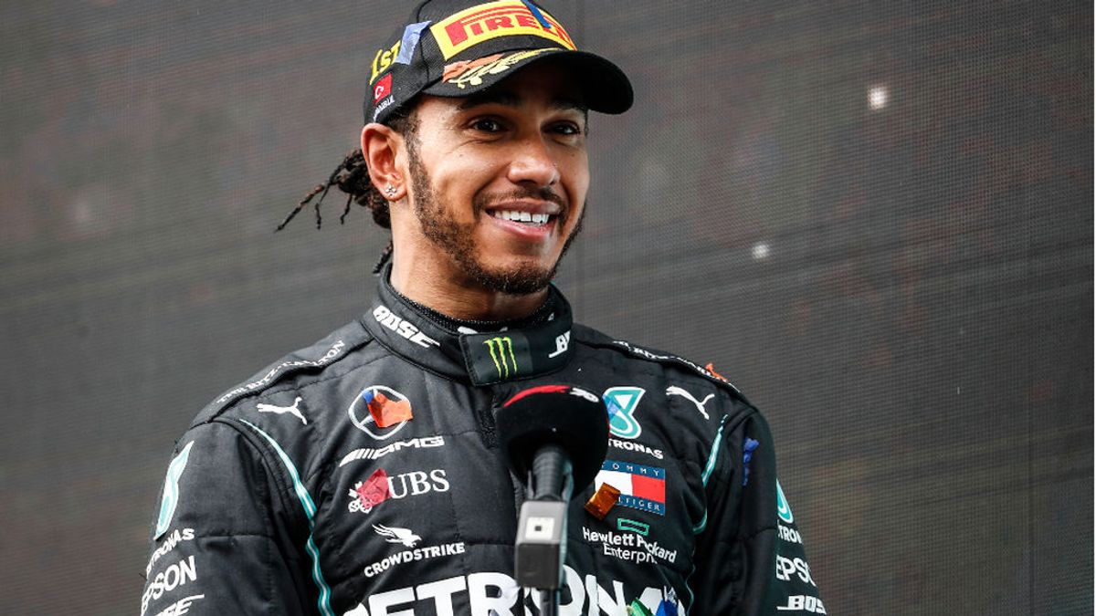 El campeón de Fórmula 1, Lewis Hamilton, renueva con Mercedes por un año más tras duras negociaciones